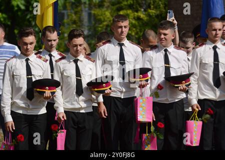 Kiev, Ukraine. 02 septembre 2024. Les cadets assistent à une cérémonie à l'occasion du premier jour d'école dans un lycée cadet de Kiev, Ukraine, le lundi 2 septembre 2024. À Kiev, l'année scolaire a commencé le 2 septembre pour la plupart des établissements d'enseignement. Les célébrations ont lieu immédiatement après une attaque de missile russe dans la matinée, plusieurs explosions puissantes ont été entendues dans la ville et il y a des bâtiments endommagés. (Photo par Aleksandr Gusev/SOPA images/SIPA USA) crédit : SIPA USA/Alamy Live News Banque D'Images