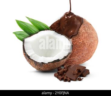 Noix de coco et chocolat doux isolés sur blanc Banque D'Images