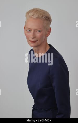 Venise, Italie. 02 septembre 2024. VENISE, ITALIE - 02 SEPTEMBRE : Tilda Swinton assiste à la photocall 'The Room Next Door' lors du 81e Festival international du film de Venise au Palazzo del Casino le 02 septembre 2024 à Venise, Italie. Crédit : Matteo Chinellato/Alamy Live News Banque D'Images