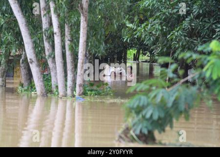 Des inondations ont touché des personnes à Feni, au Bangladesh Banque D'Images