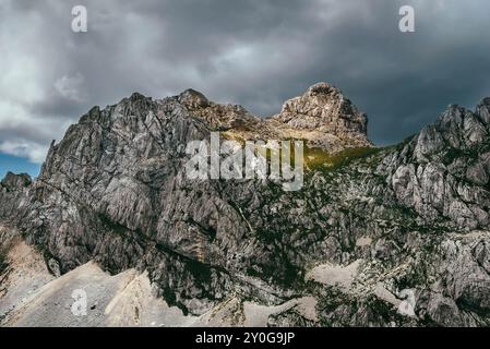 Paysage alpin spectaculaire avec Bobotov Kuk Peak Banque D'Images