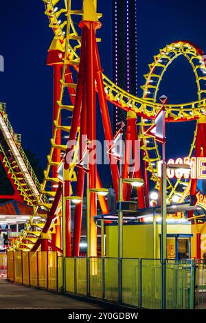 Vienne, Autriche - 5 août 2024 : gros plan des manèges et des décorations au parc d'attractions Prater à Vienne Banque D'Images