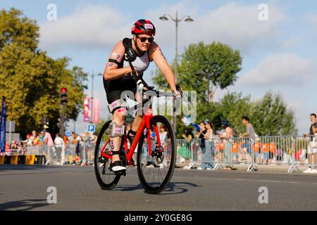 Paris, le 2 septembre 2024 - LUDWIG Neele lors de la course du para Triathlon pour les Jeux paralympiques d'été de Paris 2024 Banque D'Images