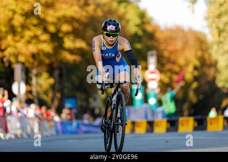 Paris, le 2 septembre 2024 - HATA Yukako lors de la course du para Triathlon pour les jeux paralympiques d'été de Paris 2024 Banque D'Images