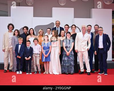 Venise, 81ème Festival du film de Venise 2024 - jour 6, tapis rouge du film Vermiglio - sur la photo : Paolo del Brocco, invité (Middle LR) Leonardo Guerra Seràgnoli, Carlotta Gamba, Giuseppe de Domenico, Martina Scrinzi, Francesca Andreoli, Sara Serraiocco, Maura Delporo, Orietta Notari, invitée, Roberta Rovelli, Tomasso Ragno, Santiago Fondevila Sancet et invités Banque D'Images