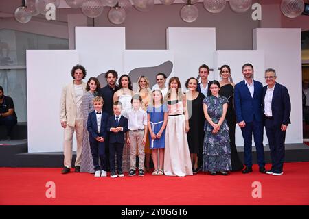 Venise, 81ème Festival du film de Venise 2024 - jour 6, tapis rouge du film Vermiglio - sur la photo : Paolo del Brocco, invité (Middle LR) Leonardo Guerra Seràgnoli, Carlotta Gamba, Giuseppe de Domenico, Martina Scrinzi, Francesca Andreoli, Sara Serraiocco, Maura Delporo, Orietta Notari, invitée, Roberta Rovelli, Tomasso Ragno, Santiago Fondevila Sancet et invités Banque D'Images