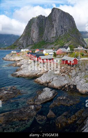 Village de pêcheurs Hamnoy dans les Lofoten, Norvège, Europe Banque D'Images
