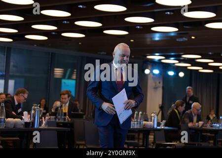 Anders Opedale, PDG, prononce son discours d'ouverture à l'occasion du quatrième trimestre et des résultats de l'année 2023 d'Equinor, à Londres, au Royaume-Uni, le 7 février 2024 Banque D'Images