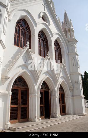 Entrée latérale, Cathédrale St Thomas, Basilique, Chennai, Tamil Nadu, Inde. Église San Thome, officiellement connue sous le nom de basilique de la cathédrale St Thomas et Nati Banque D'Images