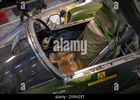 Gothenburg, Suède - 24 septembre 2022 : cockpit de SAAB JA37 Viggen exposé à Aeroseum Banque D'Images