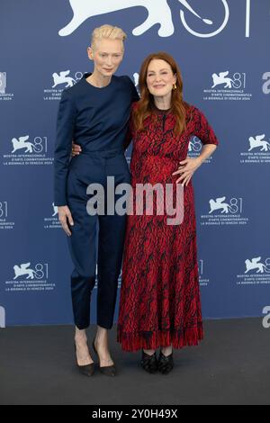 Venise, Italie. 02 septembre 2024. VENISE, ITALIE. 2 septembre 2024 : Tilda Swinton et Julianne Moore à la photocall pour « The Room Next Door » au 81e Festival international du film de Venise. Photo : Kristina Afanasyeva/Featureflash crédit : Paul Smith/Alamy Live News Banque D'Images