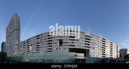 Vienne, Autriche, 23 août 2022. Vue panoramique de la Tour Mischek dans la partie moderne de la ville, le Donau. Il est caractérisé par le grand hori Banque D'Images