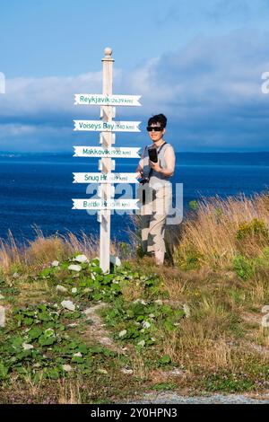 Panneaux directionnels vers diverses villes du phare de Green point à Port de grave, Terre-Neuve-et-Labrador, Canada Banque D'Images