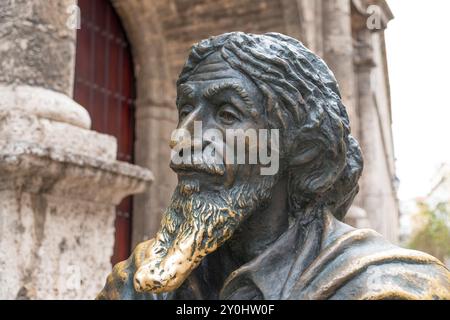 Cuba, la Havane, buste en bronze de El Caballero de Paris. Le gentleman de Paris. De son vrai nom Jose Maria Lopez Lledin. 2016-03-25 Banque D'Images