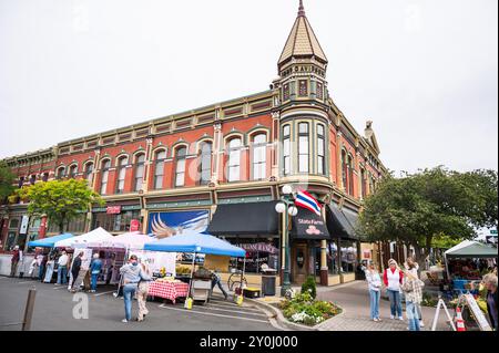 Un marché agricole le samedi matin sur la rue principale d'Ellensburg WA, États-Unis. Banque D'Images