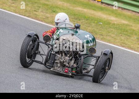 Le Vintage Sports car Club, V.S.C.C. course Day événement sur le circuit de course Mallory Park, Leicestershire, Angleterre, Royaume-Uni, août, 2023. Banque D'Images