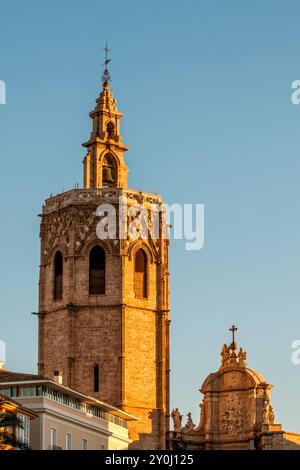 La tour de Miguelete (El Miguelete) est le clocher de la cathédrale de Valence, Plaza de la Reina, Valence, Espagne. Banque D'Images