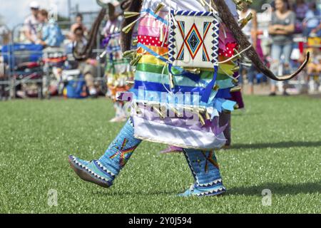 Gros plan des pieds colorés des Amérindiens lors du Julyamsh Powwow à coeur d'Alene, Idaho Banque D'Images