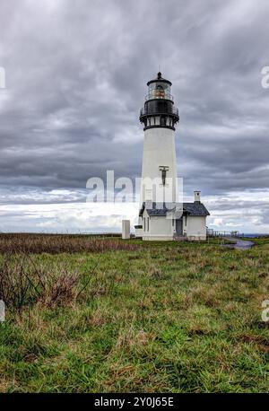 Le pittoresque phare de Yaquina Bay à Newport, Oregon Banque D'Images