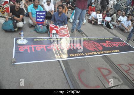 Kolkata, Inde. 02 septembre 2024. La police est partie. Barricade de fer devant maintenant. En regardant cela, les médecins agités ont dit qu'ils continueraient leur campagne jusqu'à ce que Vineet Goyal démissionne. (Photo par Anubrata Mondal/Pacific Press) crédit : Pacific Press Media production Corp./Alamy Live News Banque D'Images