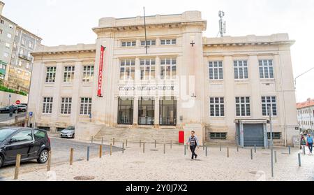 Façade du bâtiment historique du bureau de poste, du télégraphe et du téléphone dans la ville portugaise de Coimbra-Portugal. Banque D'Images