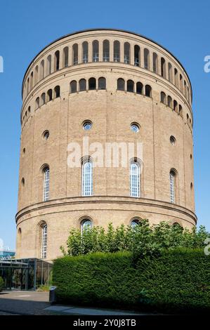 le château d'eau classé de la fin du 19ème siècle dans la vieille ville de cologne est maintenant utilisé comme un hôtel de luxe Banque D'Images