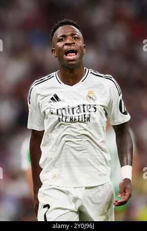 Madrid, Espagne. 03 septembre 2024. MADRID, ESPAGNE - 1er SEPTEMBRE : Vinicius Junior, ailier gauche du Real Madrid, réagit lors du match LaLiga EA Sports entre le Real Madrid et le Real Betis au stade Santiago Bernabeu le 1er septembre 2024 à Madrid, Espagne. (Photo de Francisco Macia/photo Players images/Magara Press) crédit : Magara Press SL/Alamy Live News Banque D'Images