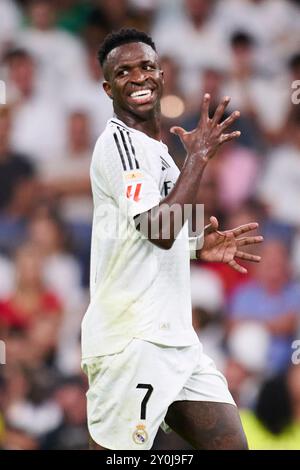 Madrid, Espagne. 03 septembre 2024. MADRID, ESPAGNE - 1er SEPTEMBRE : Vinicius Junior, ailier gauche du Real Madrid, réagit lors du match LaLiga EA Sports entre le Real Madrid et le Real Betis au stade Santiago Bernabeu le 1er septembre 2024 à Madrid, Espagne. (Photo de Francisco Macia/photo Players images/Magara Press) crédit : Magara Press SL/Alamy Live News Banque D'Images