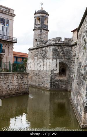 Cuba, la Havane. Le Castillo de la Real Force, château de la Force royale, borde le côté ouest de la Plaza de Armas. SITE CLASSÉ AU PATRIMOINE MONDIAL DE L'UNESCO. 2016-0 Banque D'Images