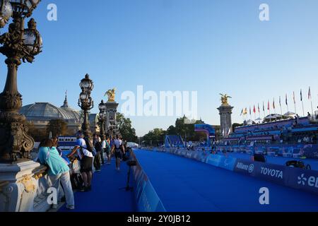 Paris, France. 2 septembre 2024. Vue générale Triathlon : lors des Jeux Paralympiques de Paris 2024 au Pont Alexandre à Paris, France . Crédit : AFLO SPORT/Alamy Live News Banque D'Images