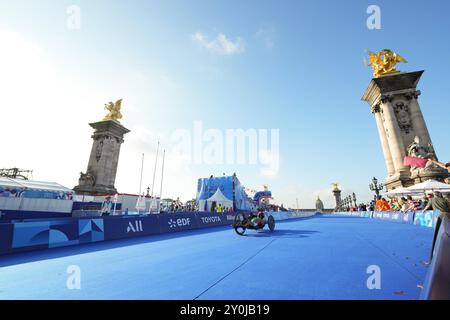 Paris, France. 2 septembre 2024. Vue générale Triathlon : lors des Jeux Paralympiques de Paris 2024 au Pont Alexandre à Paris, France . Crédit : AFLO SPORT/Alamy Live News Banque D'Images