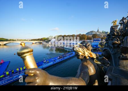 Paris, France. 2 septembre 2024. Vue générale Triathlon : lors des Jeux Paralympiques de Paris 2024 au Pont Alexandre à Paris, France . Crédit : AFLO SPORT/Alamy Live News Banque D'Images