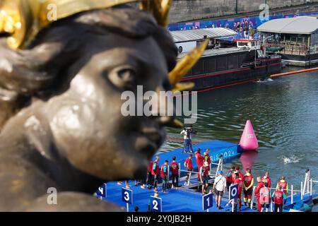 Paris, France. 2 septembre 2024. Vue générale Triathlon : lors des Jeux Paralympiques de Paris 2024 au Pont Alexandre à Paris, France . Crédit : AFLO SPORT/Alamy Live News Banque D'Images