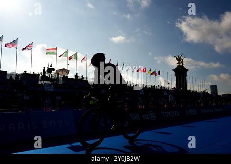 Paris, France. 2 septembre 2024. Vue générale Triathlon : lors des Jeux Paralympiques de Paris 2024 au Pont Alexandre à Paris, France . Crédit : AFLO SPORT/Alamy Live News Banque D'Images