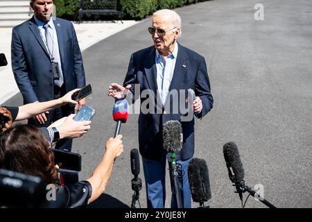 Washington, États-Unis. 02 septembre 2024. Le président Joe Biden discute avec la presse alors qu'il quitte la Maison Blanche à Washington, DC crédit : SOPA images Limited/Alamy Live News Banque D'Images