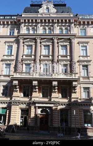 Le vieux bâtiment de Erottajankatu 1 dans le centre d'Helsinki, Finlande août 2024 Banque D'Images