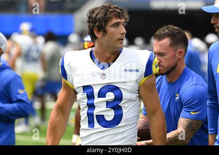 Le quarterback des Rams de Los Angeles, Stetson Bennett (13 ans), lors d'un match de pré-saison de la NFL, le dimanche 11 août 2024, à Inglewood, Etalonnage Les Los Angeles Rams Defe Banque D'Images