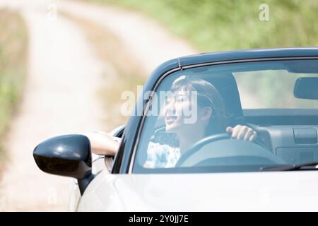 Femme au siège du conducteur Banque D'Images