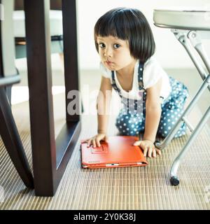 Fille avec tablette Banque D'Images