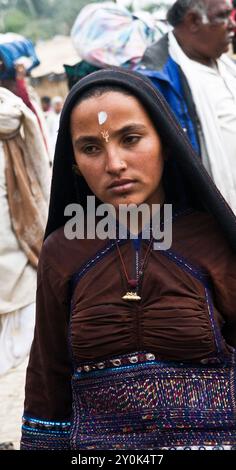 Portrait d'un pèlerin gujarati au festival annuel de Gangasagar au Bengale occidental, en Inde. Banque D'Images