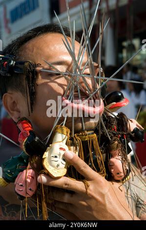 Le festival végétarien unique et bizarre à Phuket, Thaïlande. Banque D'Images