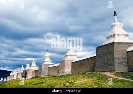 Erdene zuu khiid monastère a été le premier monastère bouddhiste de Mongolie. Il a été construit en 1586 par Abrtai Khaan mais a été terminé 300 ans plus tard Banque D'Images