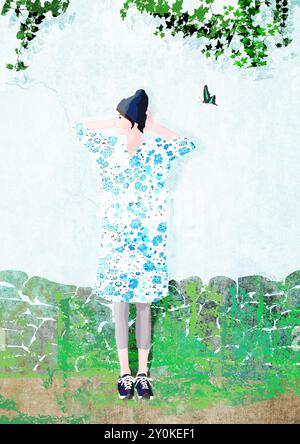 Femme debout contre le mur Banque D'Images