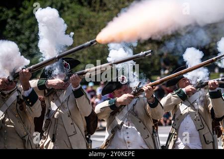 Massachusetts, États-Unis. 2 septembre 2024. Les gens participent à un défilé de la fête du travail à Marlborough, Massachusetts, États-Unis, le 2 septembre 2024. Crédit : Ziyu Zhu/Xinhua/Alamy Live News Banque D'Images