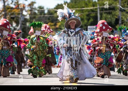 Massachusetts, États-Unis. 2 septembre 2024. Les gens participent à un défilé de la fête du travail à Marlborough, Massachusetts, États-Unis, le 2 septembre 2024. Crédit : Ziyu Zhu/Xinhua/Alamy Live News Banque D'Images