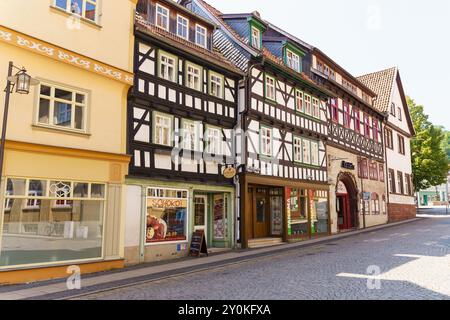 Waltershausen, Allemagne - 10 juin 2023 : promenez-vous dans les rues pittoresques de Waltershausens où les maisons à colombages animées racontent des histoires d'histoire A. Banque D'Images