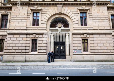 Brunswick, Allemagne. 03 septembre 2024. Les membres du pouvoir judiciaire comparaissent devant le tribunal régional de Braunschweig. Une affaire est en cours contre l'ancien patron de VW Winterkorn pour suspicion de fraude, de fausses déclarations et de manipulation de marché. Crédit : Moritz Frankenberg/dpa/Alamy Live News Banque D'Images