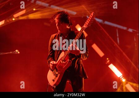 06 juillet 2024 : Troy Van Leeuwen se produit avec Queens of the Stone Age au festival IDays à Milan, en Italie Banque D'Images