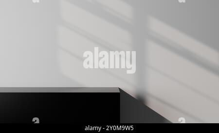 Mur blanc minimaliste avec plate-forme noire et ombres claires de fenêtre Banque D'Images