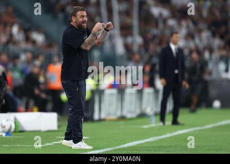 Daniele de Rossi, entraîneur-chef de l'AS Roma Gestures lors du match de Serie A entre la Juventus FC et l'AS Roma au stade Allianz le 1er septembre 2024 à Turin, Italie . Banque D'Images